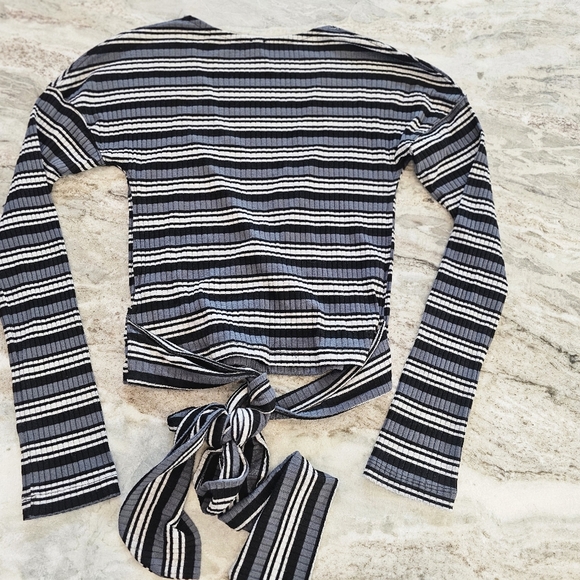 Free People Ribbed Wrap Tie Top Black Gray Stripe Long Sleeve Size M - Picture 8 of 8